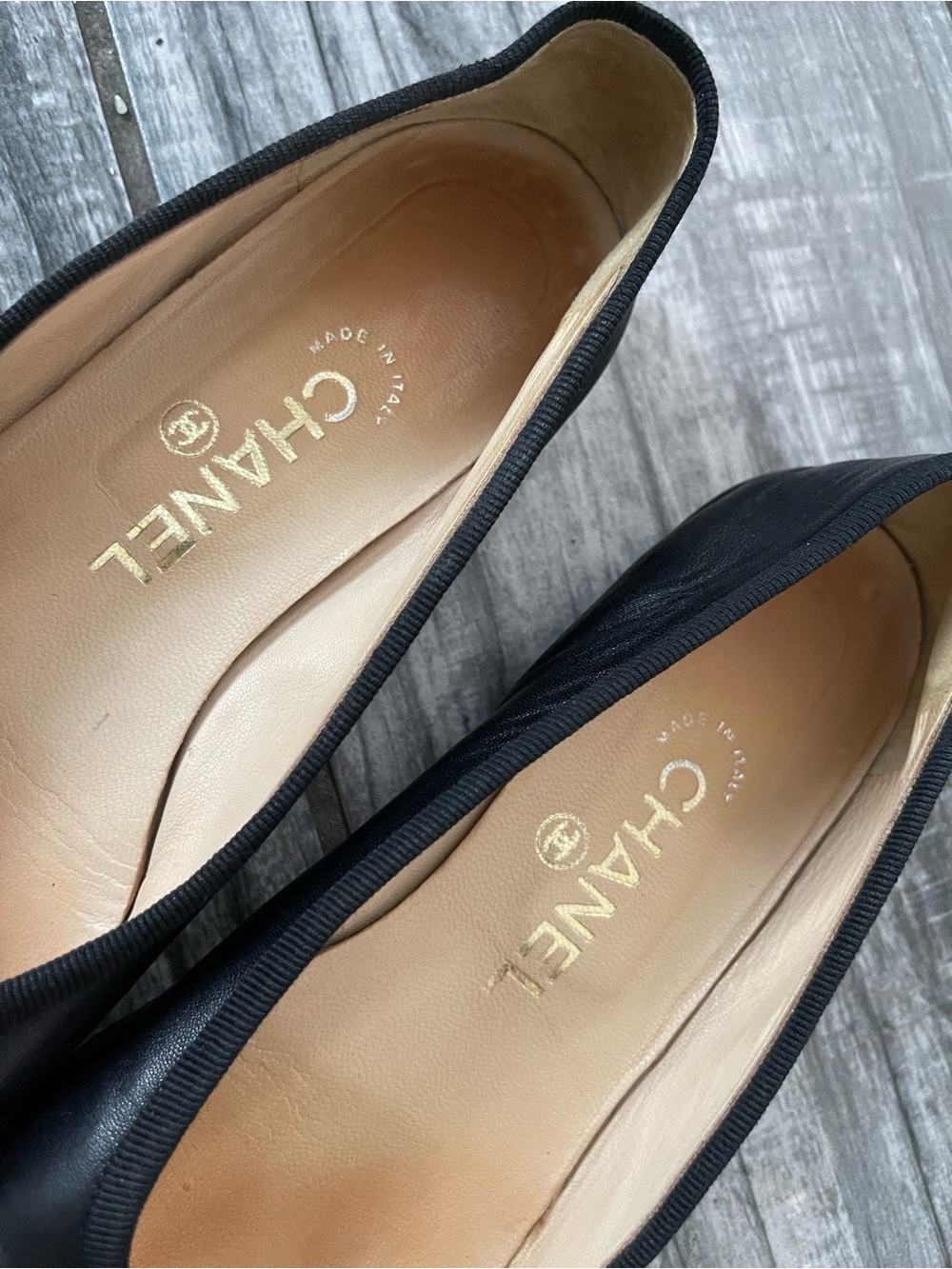 CHANEL Black Leather Cap-Toe CC Logo Ballet Flats - Picture 3 of 13
